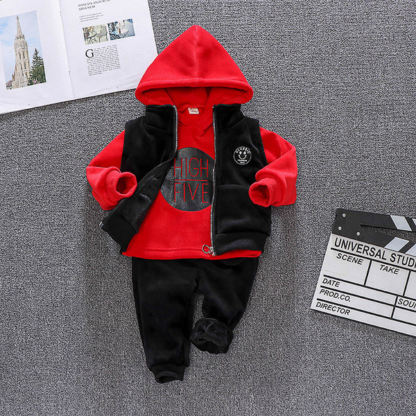 Νέο μοντέλο παιδικό σετ για αγόρια σε τρία μέρη σε κόκκινο και κίτρινο χρώμα