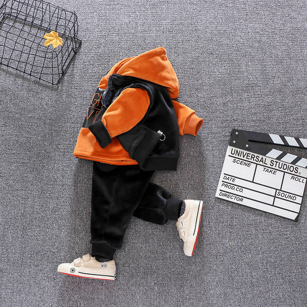 Νέο μοντέλο παιδικό σετ για αγόρια σε τρία μέρη σε κόκκινο και κίτρινο χρώμα