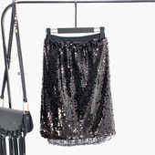 Stílusos női szoknya fekete flitterekkel
