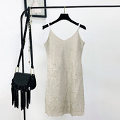 Rochie de dama eleganta cu paiete si decolteu spitz in culoarea aurie