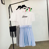 Női alkalmi ruha rövid ujjal, kék és fekete felirattal