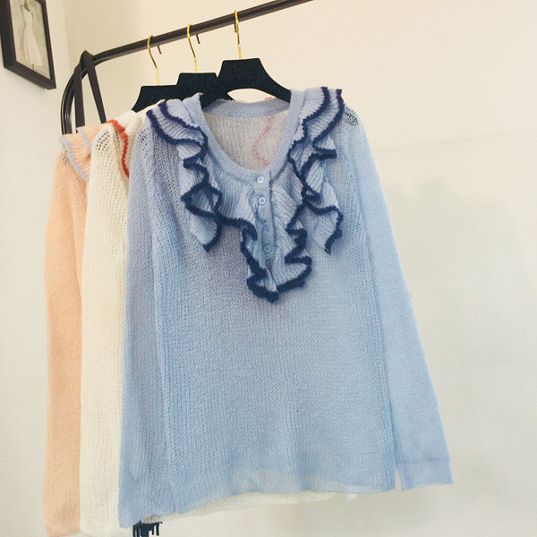 Modern női blúz gombokkal és spitz nyakkivágással