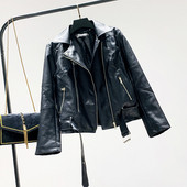 Geaca de piele de dama cu curea si guler spitz de culoare neagra