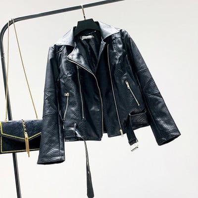 Geaca de piele de dama cu curea si guler spitz de culoare neagra