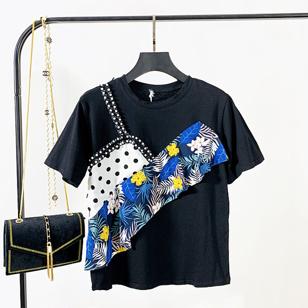 Κομψή γυναικεία μπλούζα με κοντό μανίκι και έγχρωμη εφαρμογή σε μαύρο χρώμα