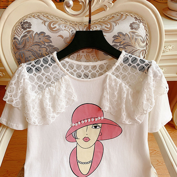 Νέο μοντέλο γυναικεία μοντέρνα μπλούζα  με πολύχρωμη εφαρμογή και δαντέλα