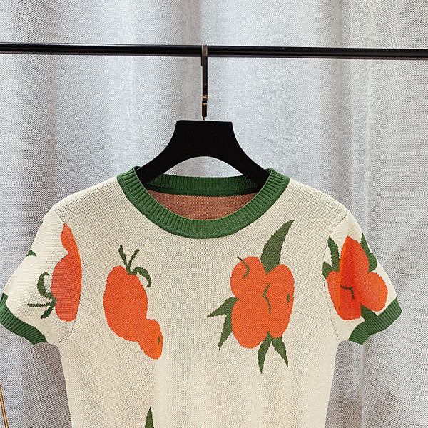 Női blúz rövid ujjal, színes hímzéssel