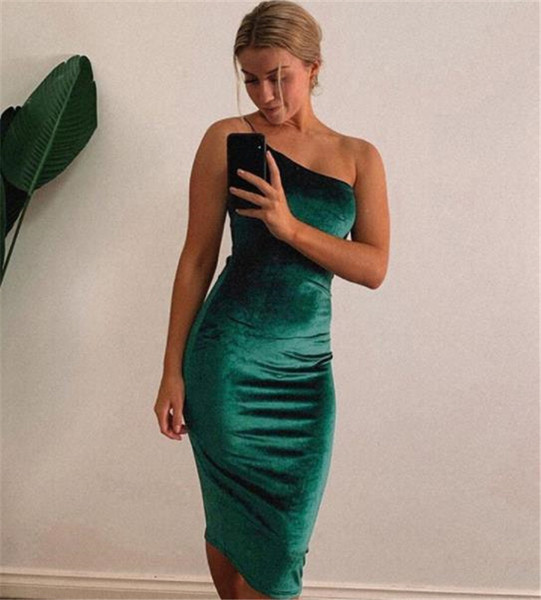 Rochie de damă elegantă din catifea, cu o curea, în verde și negru