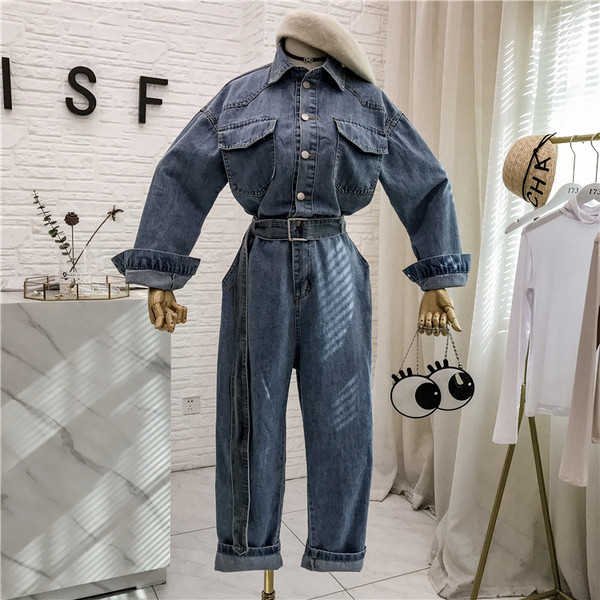 Γυναικεία τζιν ολόσωμη φόρμα με ζώνη σε μπλε χρώμα