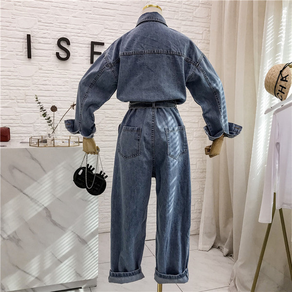 Γυναικεία τζιν ολόσωμη φόρμα με ζώνη σε μπλε χρώμα