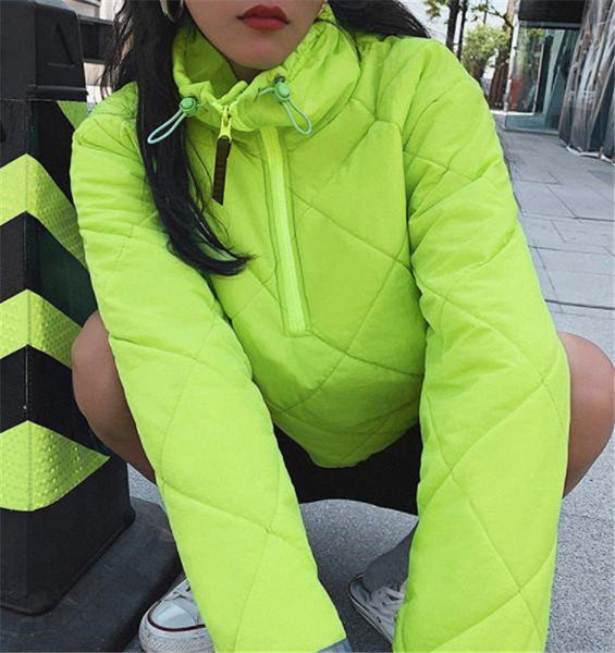 Modern női kabát típusú anorák cipzárral, zöld színben