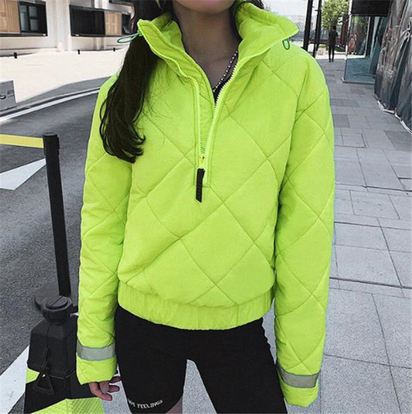 Modern női kabát típusú anorák cipzárral, zöld színben