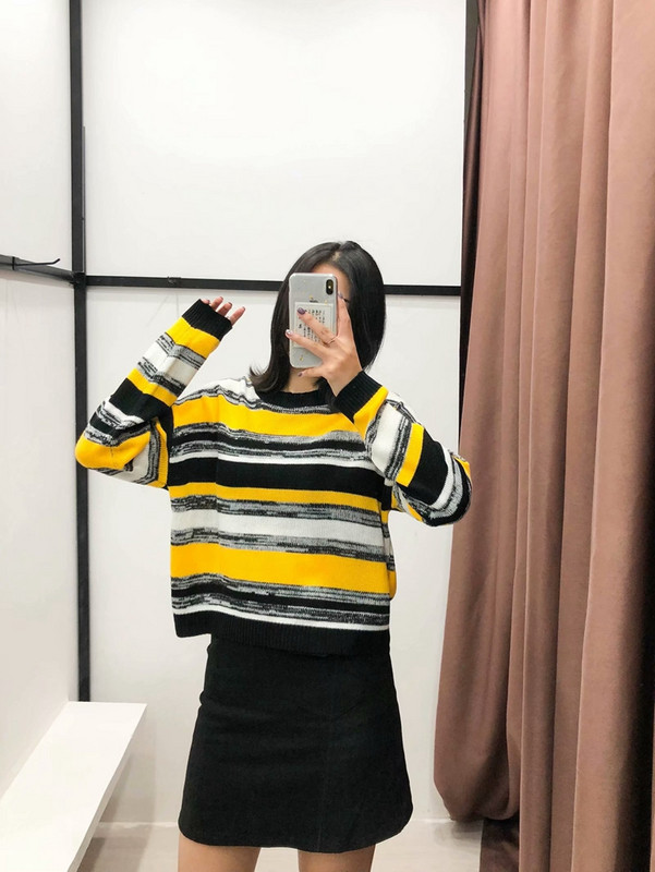 Pulover casual scurt cu dungi - model larg