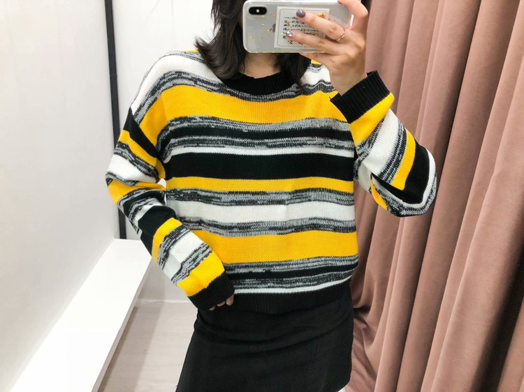 Pulover casual scurt cu dungi - model larg