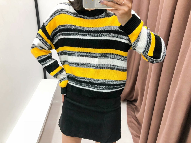 Pulover casual scurt cu dungi - model larg