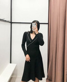 Rochie cu croială lungă, cu decolteu adânc, în negru