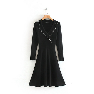 Rochie cu croială lungă, cu decolteu adânc, în negru