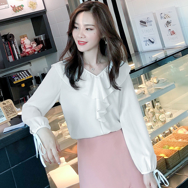 Bluză de damă modernă cu decolteu în V și șireturi