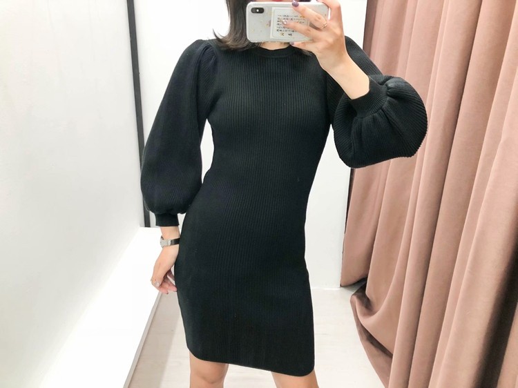 Kötött rövid ruha 3/4 széles ujjal