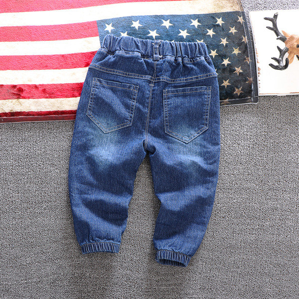 Blugi moderni pentru copii cu aplicatie si buzunare pentru baieti in albastru si negru