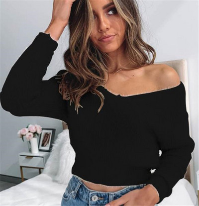 Pulover de puf de damă cu decolteu spitz în alb, negru și bej