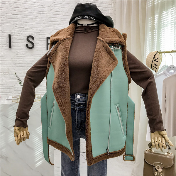 Vestă modernă de damă cu curea în albastru și galben