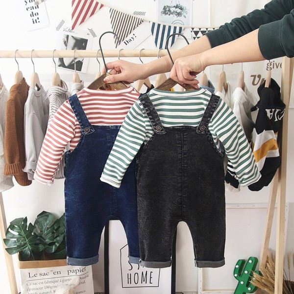 Set copii modern pentru baieti bluza cu dungi din doua piese + salopeta albastru si negru