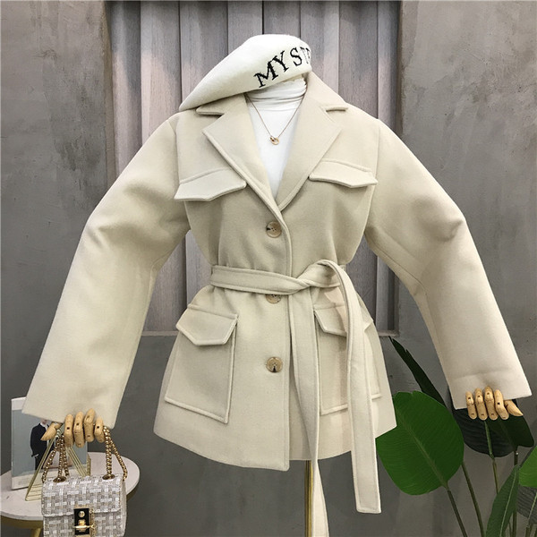 Palton casual de dama cu curea si buzunare in alb