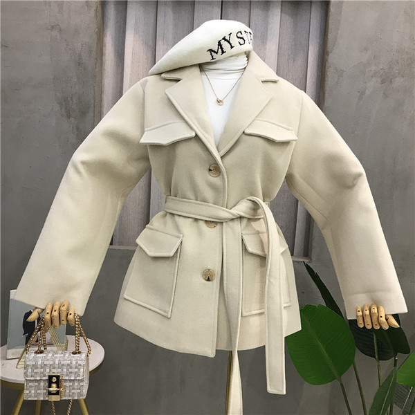 Palton casual de dama cu curea si buzunare in alb