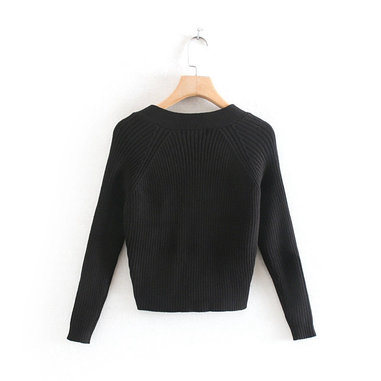 Cardigan scurt de dama realizat din tricotat subtire de culoare neagra si nasturi colorati