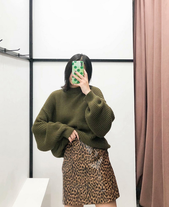 Φαρδύ γυναικείο πουλόβερ με ωοειδές ντεκολτέ σε πράσινο χρώμα