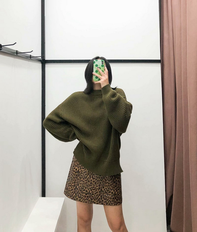 Φαρδύ γυναικείο πουλόβερ με ωοειδές ντεκολτέ σε πράσινο χρώμα