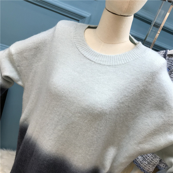 Modern női pulóver irizáló színekben, kék, zöld és narancs színben