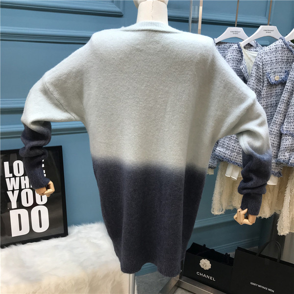 Modern női pulóver irizáló színekben, kék, zöld és narancs színben