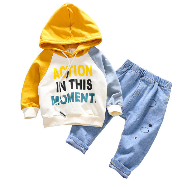 Set copii modern pentru baieti bluza din doua piese cu gluga + blugi cu broderie