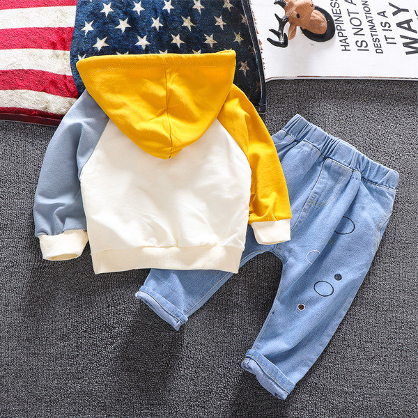 Set copii modern pentru baieti bluza din doua piese cu gluga + blugi cu broderie