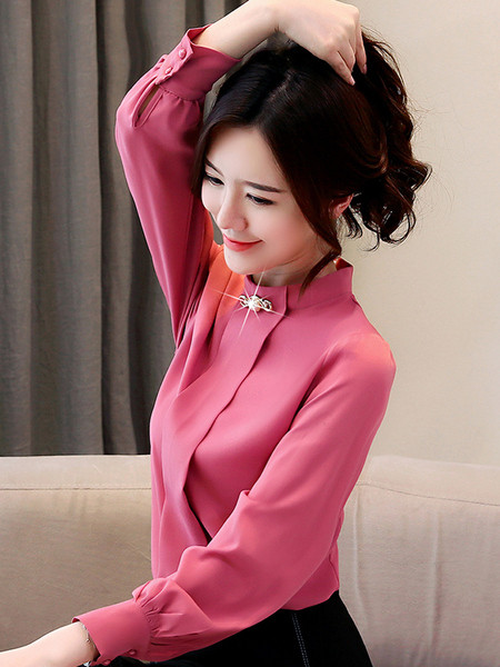 Κομψό γυναικείο πουκάμισο με καρφίτσα σε ροζ, λευκό και κόκκινο χρώμα