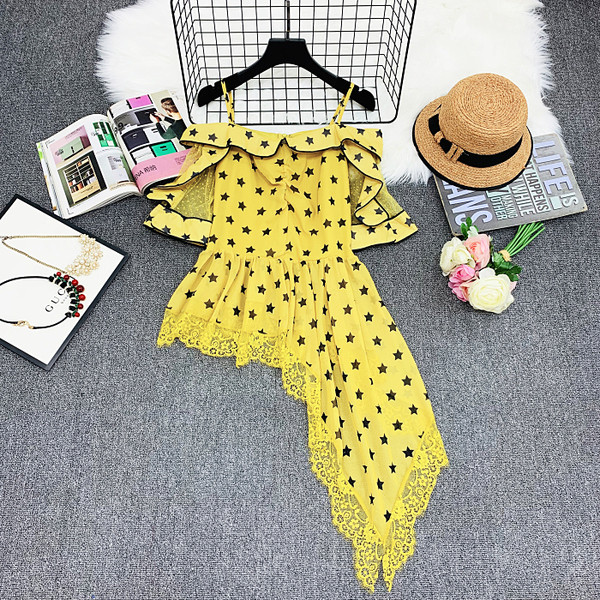 Női felső aszimmetrikus modell fehér és sárga színben