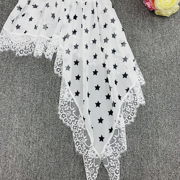 Női felső aszimmetrikus modell fehér és sárga színben