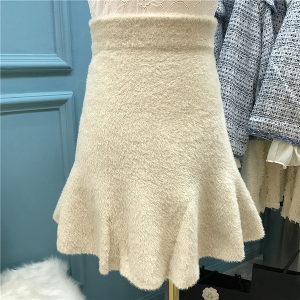 Bolyhos női szoknya szabású modell, magas derékkal több színben