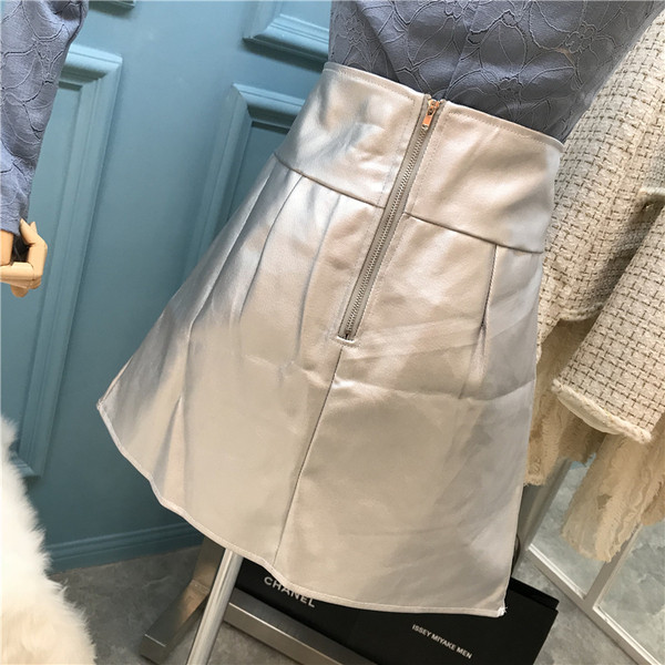 Μοντέρνα γυναικεία  έκο δερμάτινη φούστα σε μαύρο και ασημί χρώμα