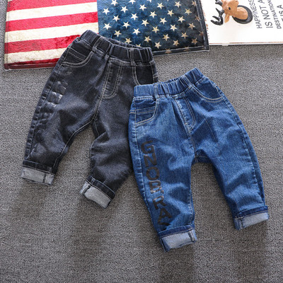 Актуални детски дънки с апликация и джобове в черен и син цвят за момчета