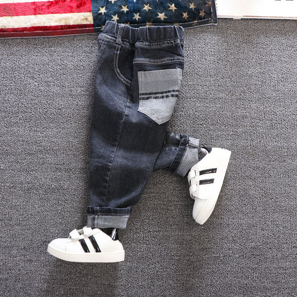 Blugi de copii actuali cu aplicatie si buzunare in negru si albastru pentru baieti