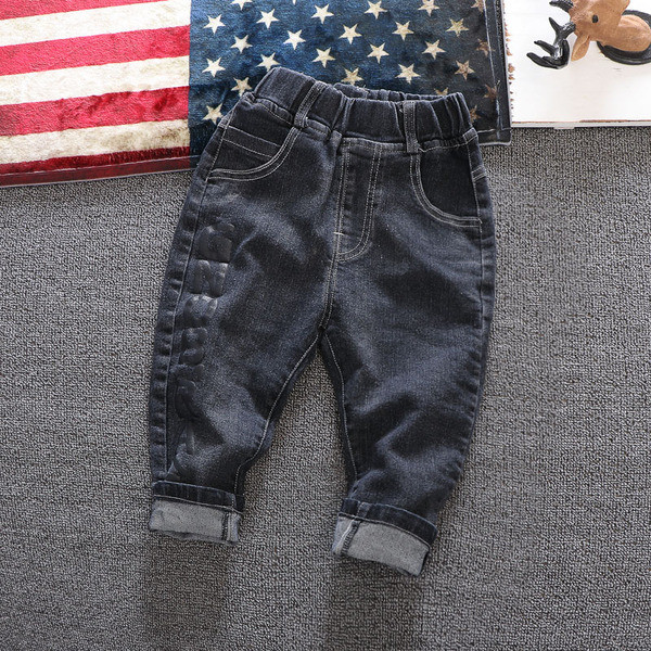 Blugi de copii actuali cu aplicatie si buzunare in negru si albastru pentru baieti