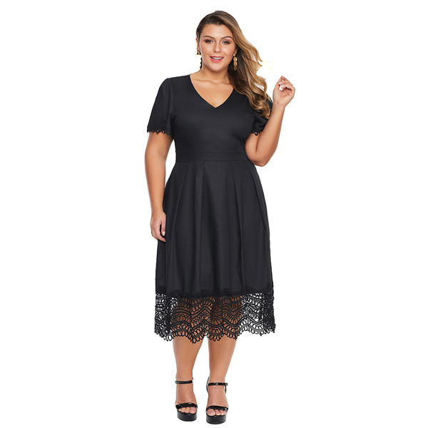 Rochie de dama marime mare cu decolteu adanc si maneci scurte de culoare neagra