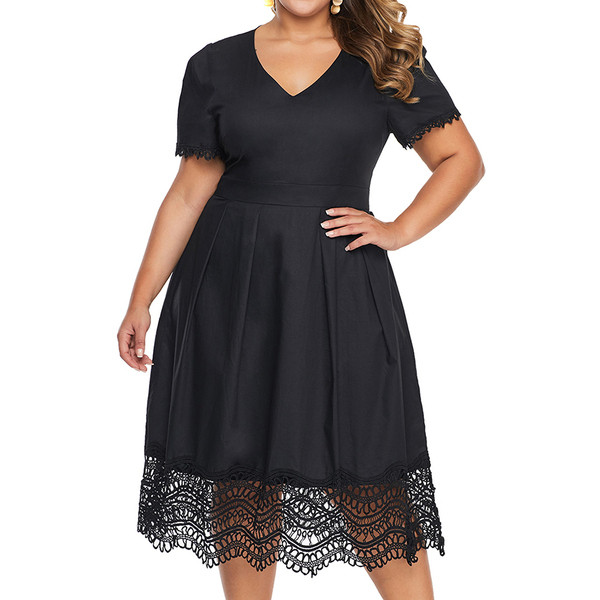 Rochie de dama marime mare cu decolteu adanc si maneci scurte de culoare neagra