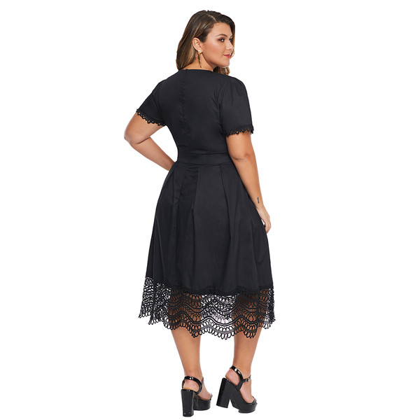 Rochie de dama marime mare cu decolteu adanc si maneci scurte de culoare neagra