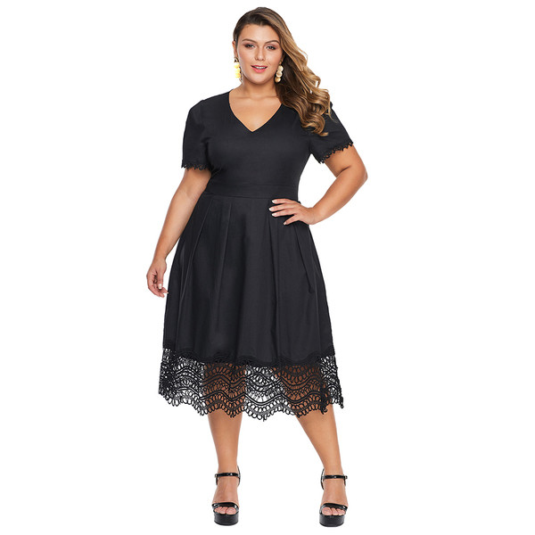 Rochie de dama marime mare cu decolteu adanc si maneci scurte de culoare neagra