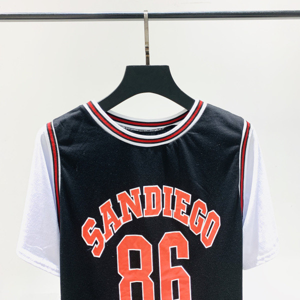 Tricou casual dama cu aplicatie colorata - culoare rosie