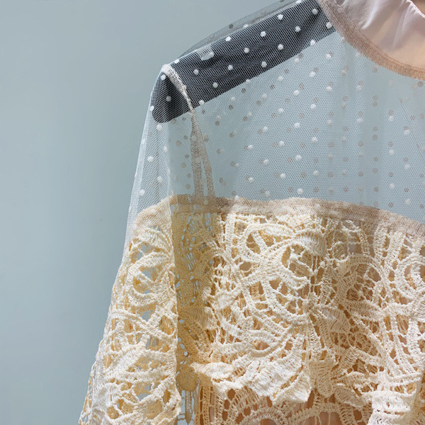 Κομψή γυναικεία μπλούζα από  δαντέλα  ασσύμετρο μοτίβο σε κίτρινο χρώμα